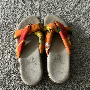 Orange island slipper shoes size 8.